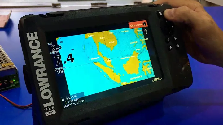 DEMO Lowrance HOOK2-7 SplitShot Transducer Fishfinder and GPS ChartPlotter